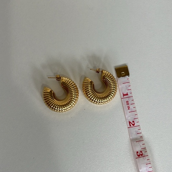 NWT Gold Tone Moon Shaped Hoop Earrings 5/$25 - Picture 6 of 6